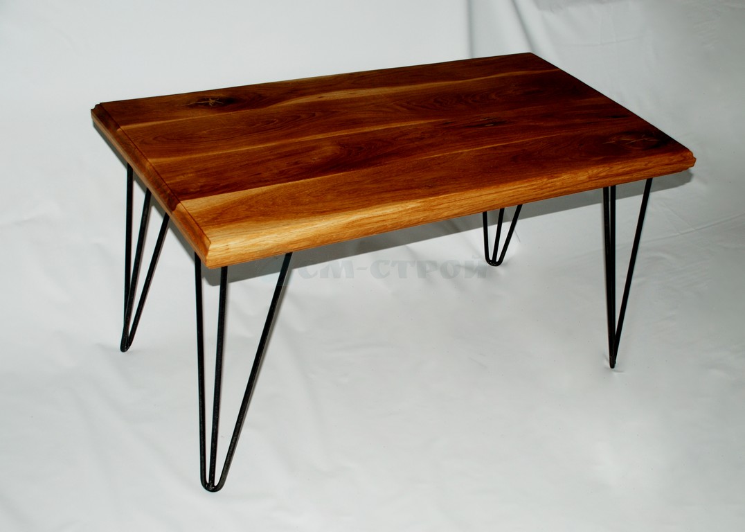 Кофейный столик из клеёного массива дуба с металлическими ножками