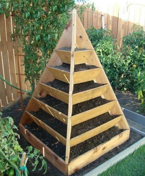 Цветочница пирамида из дерева