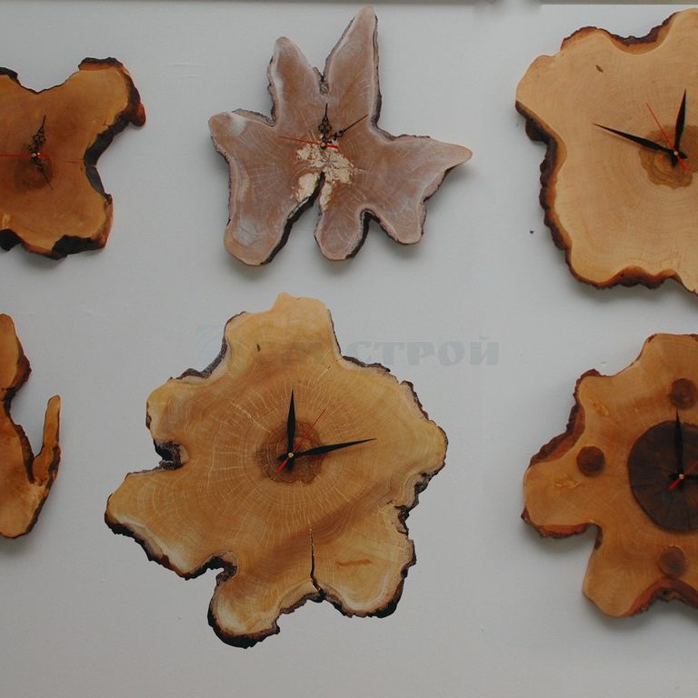 Часы из поперечных спилов дерева