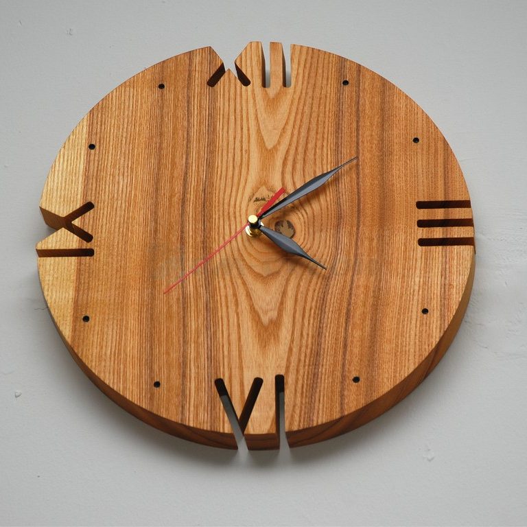 Часы в Римском стиле