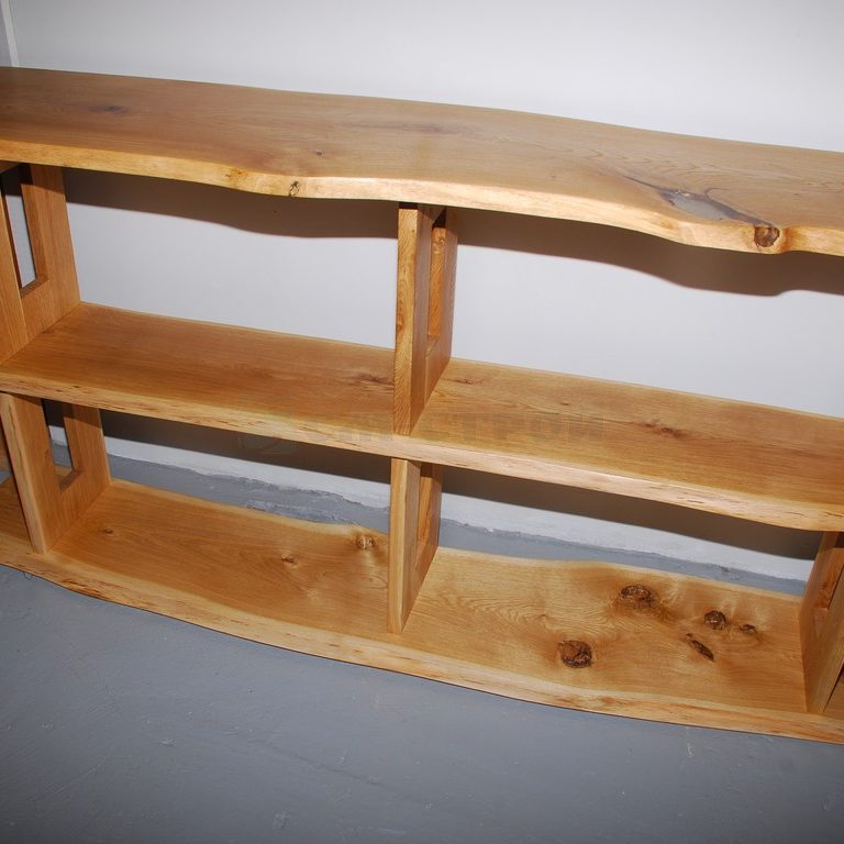 Консоль из массива древесины