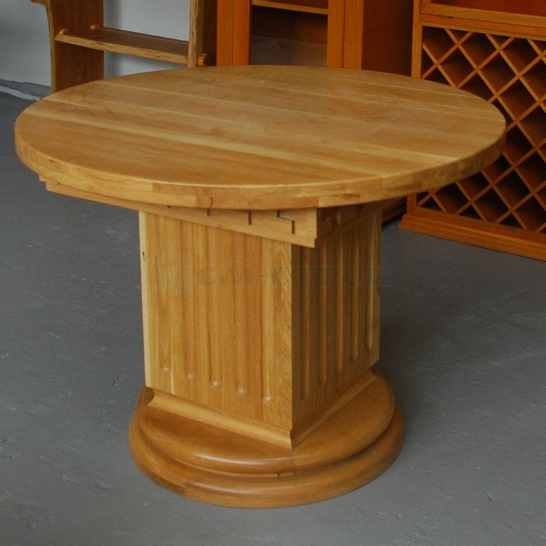 Круглый стол из массива дуба