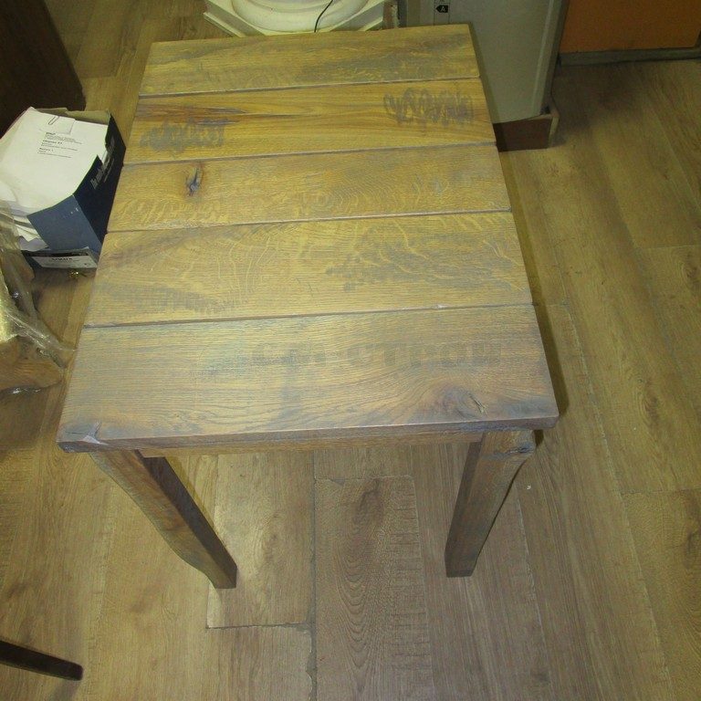 Стол в стиле Ретро